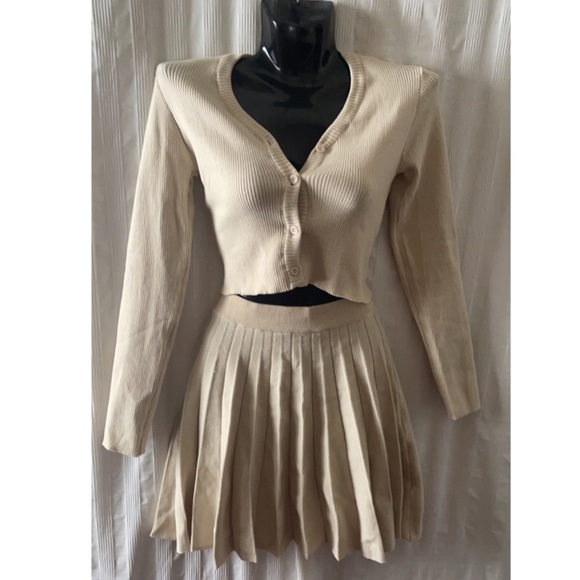 NEW WITH TAGS Fashion Nova Maia Sweater Skirt Set SOLD OUT‼️, Size… - Picture 7 of 8